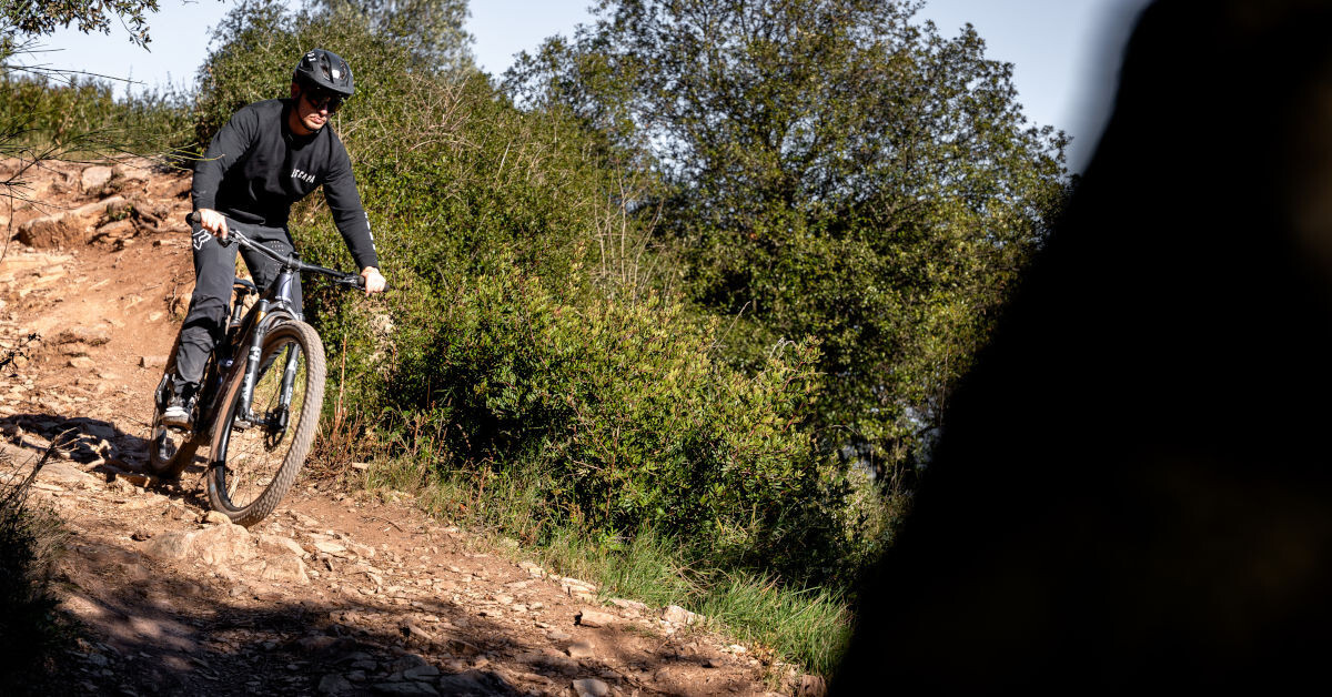 Bicicleta r&iacute;gida vs doble suspensi&oacute;n: Comparativa MTB