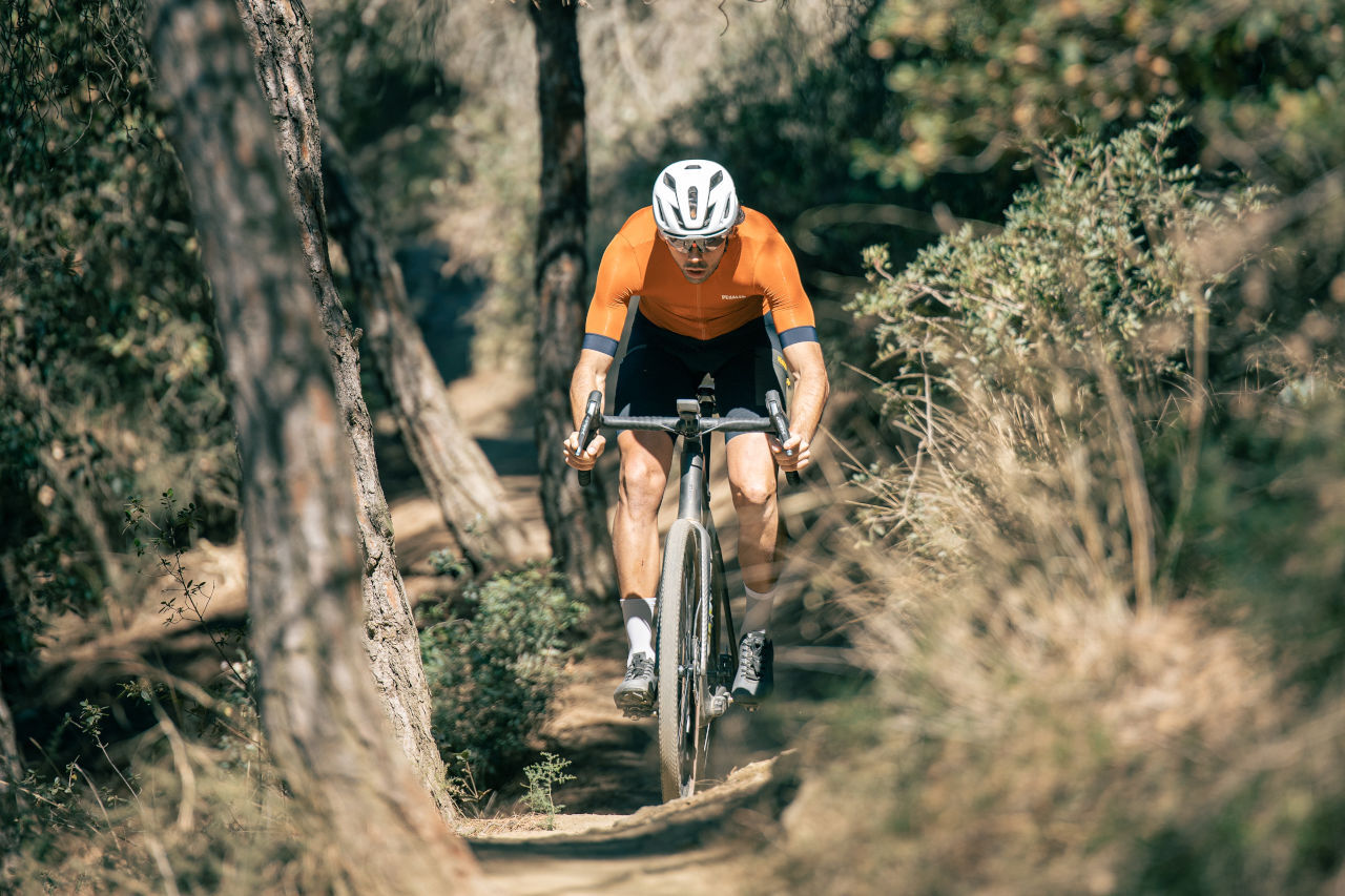 C&oacute;mo afrontar una carrera de gravel: el desaf&iacute;o Escapa Contrabandistes