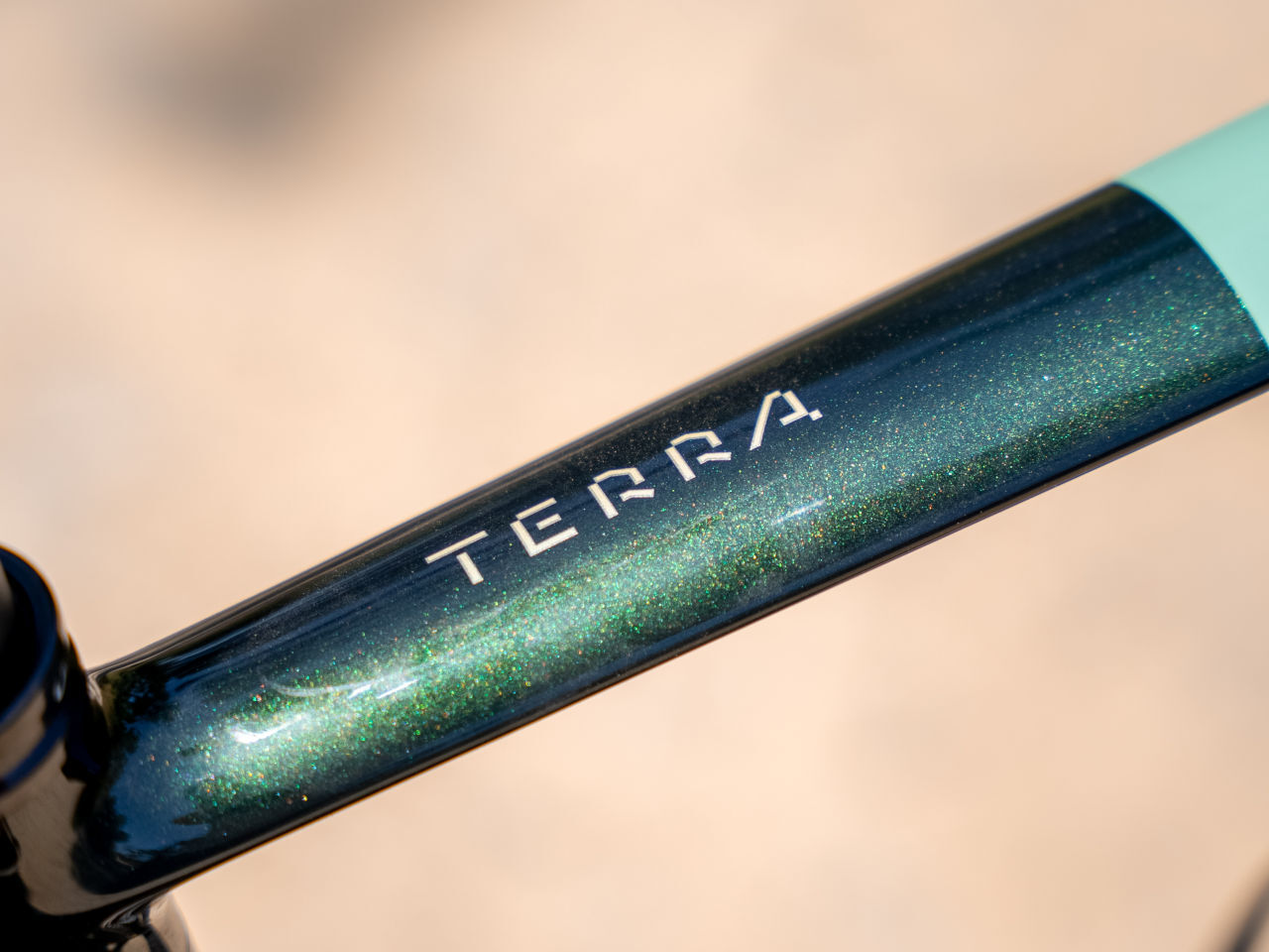 Nueva Orbea Terra 2025: La gravel bike vers&aacute;til que lo cambia todo