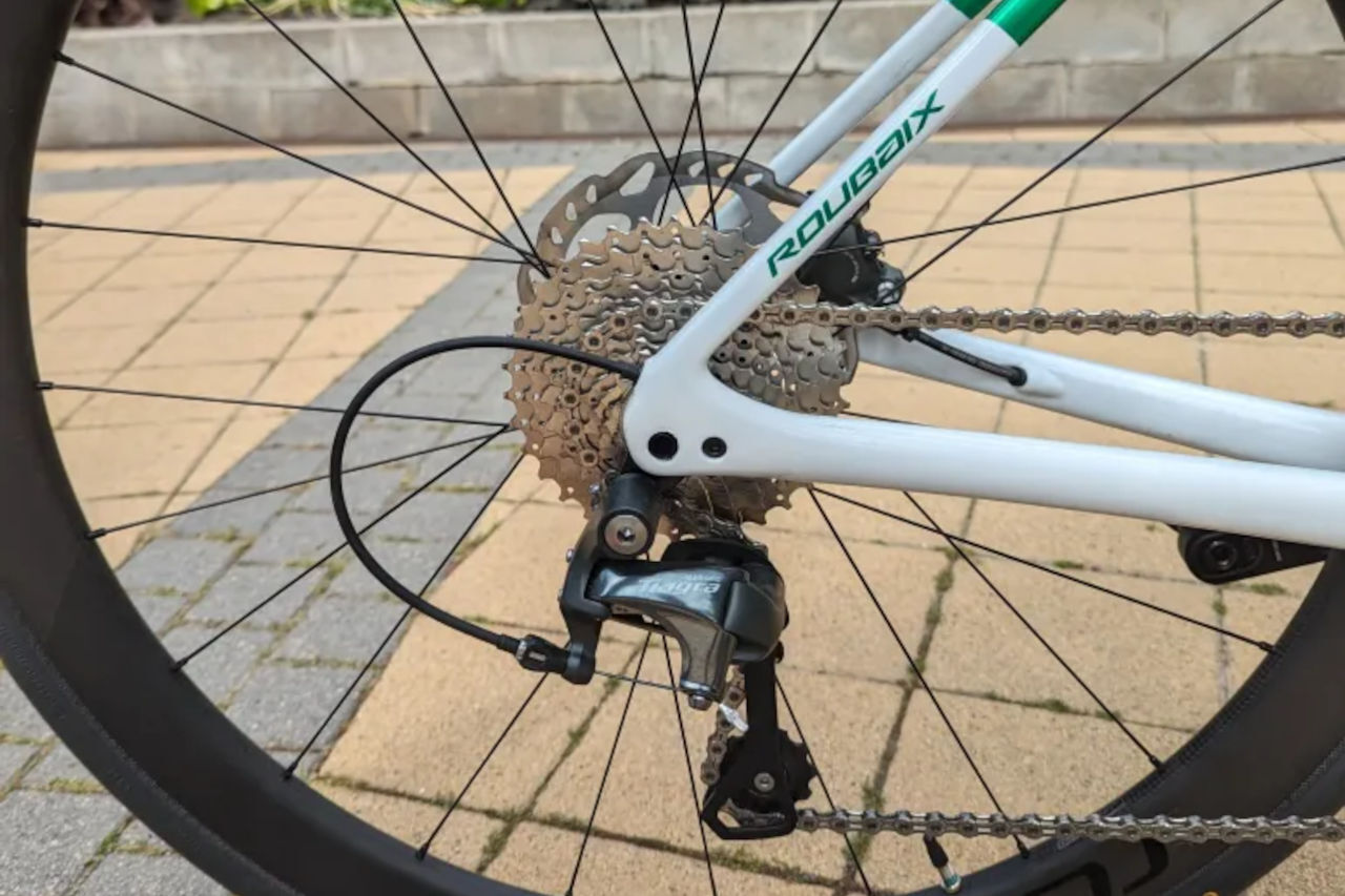 Duelo en el pavé: Specialized Roubaix 22 y Roubaix 23