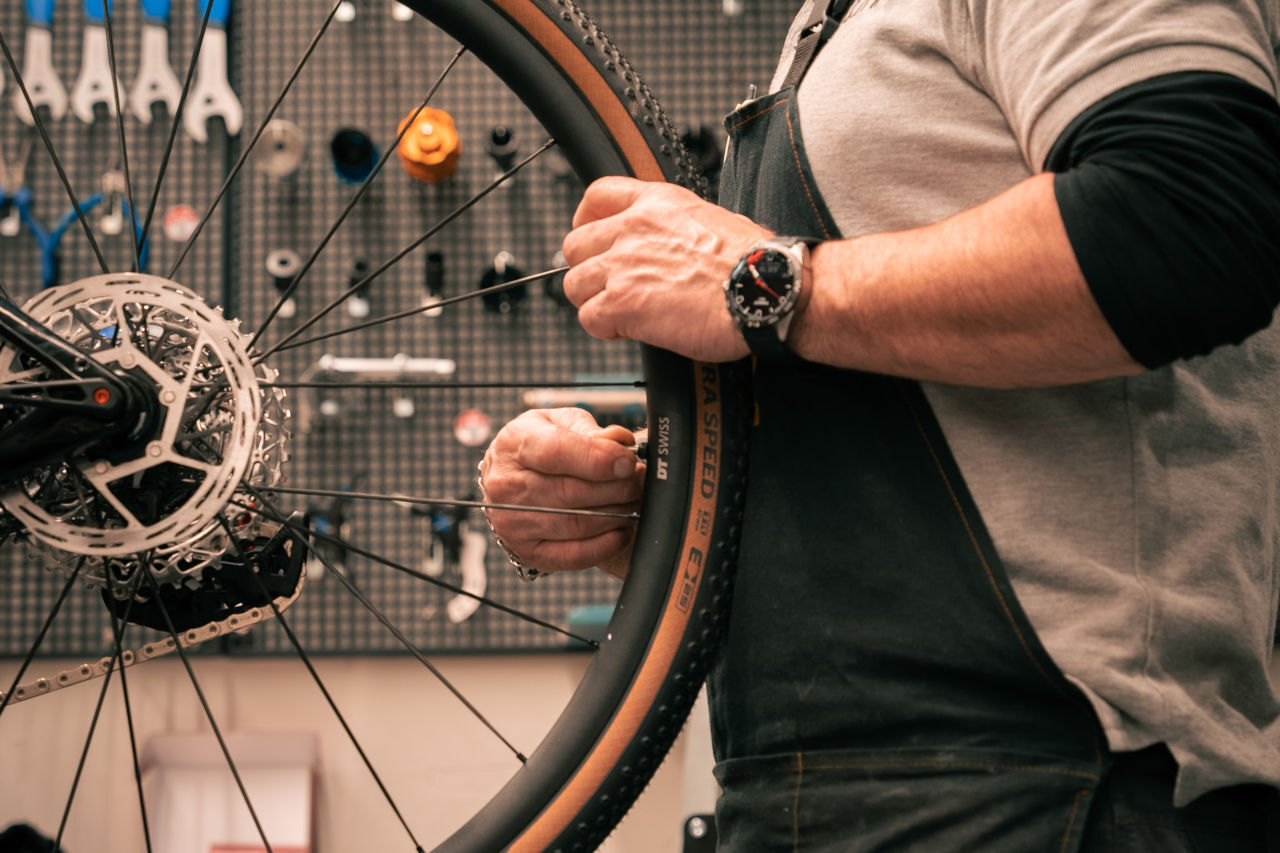 C&oacute;mo hacer mantenimiento b&aacute;sico a tu bicicleta el&eacute;ctrica