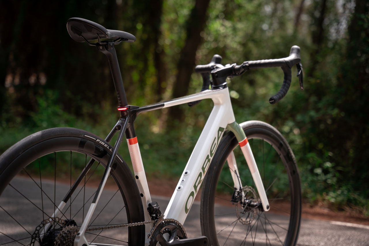 Las mejores bicicletas el&eacute;ctricas de carretera en 2023