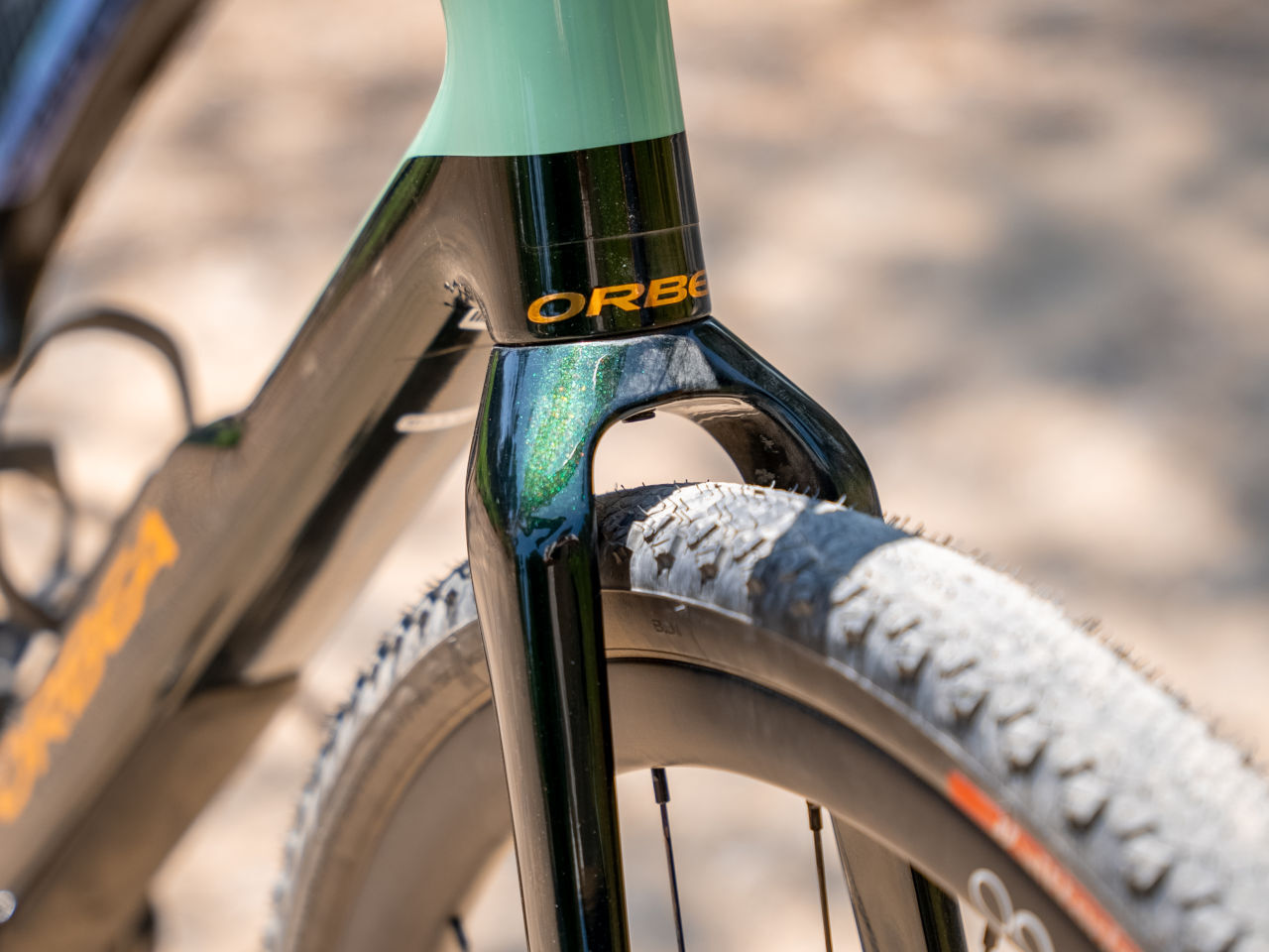 Nueva Orbea Terra 2025: La gravel bike vers&aacute;til que lo cambia todo