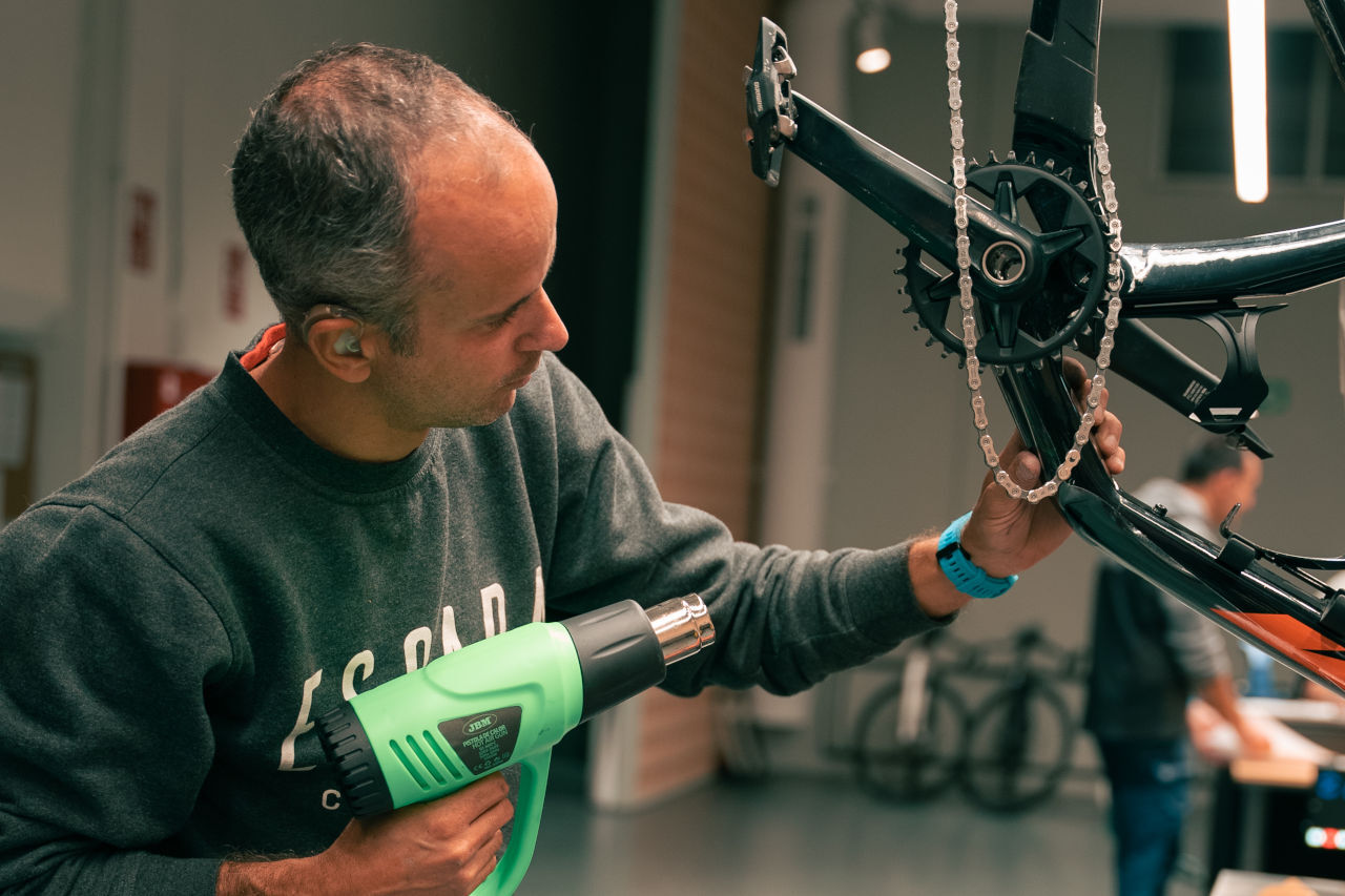 C&oacute;mo hacer mantenimiento b&aacute;sico a tu bicicleta el&eacute;ctrica