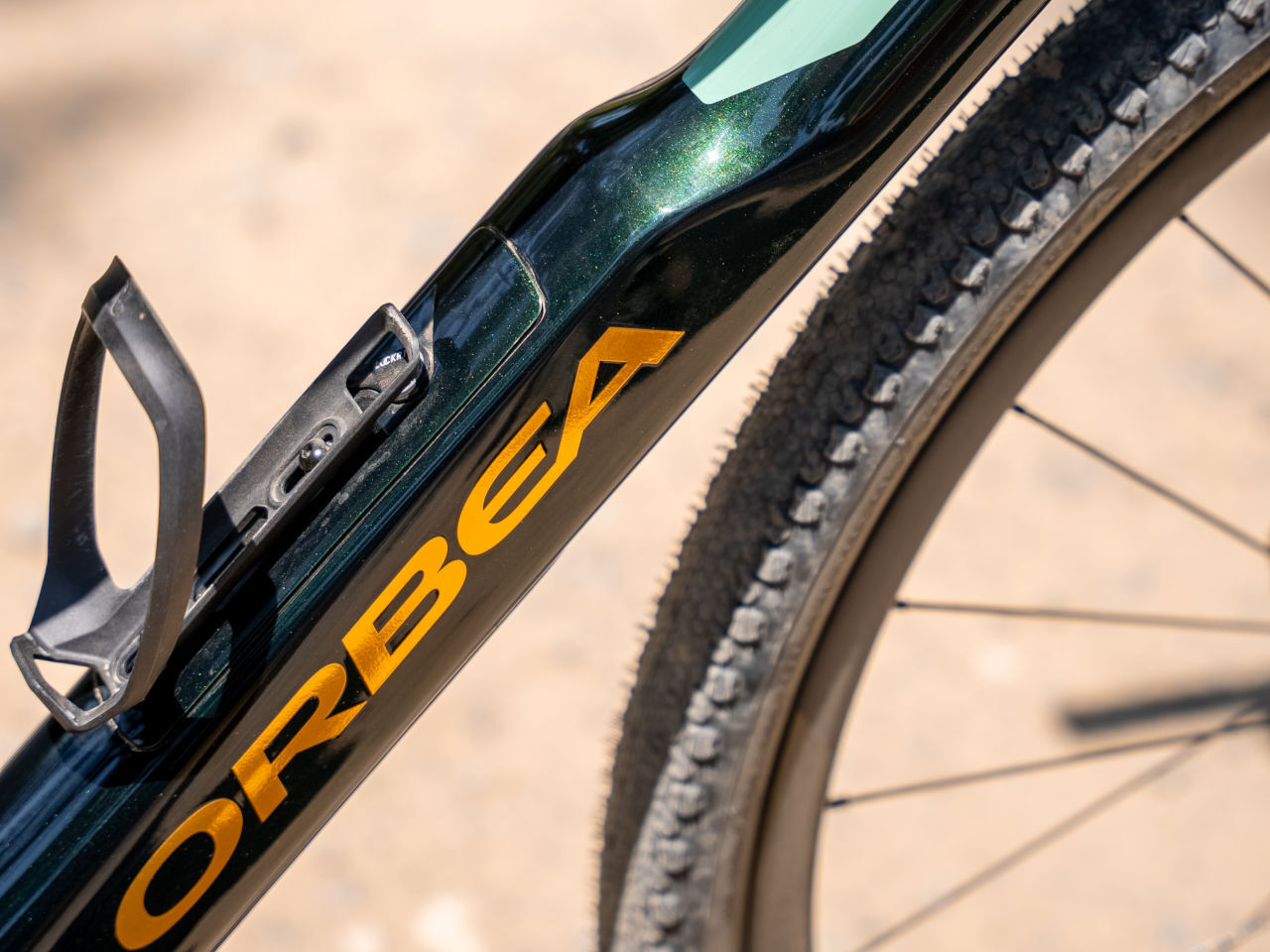 Nueva Orbea Terra 2025: La gravel bike vers&aacute;til que lo cambia todo