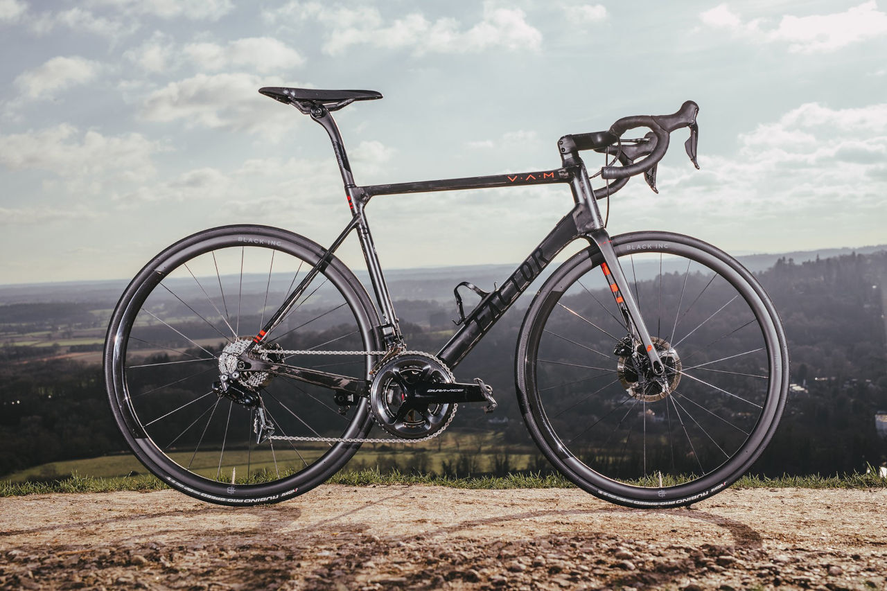 Nuevos lanzamientos en el Tour: nuevas Orbea Orca 2024 y Factor O2 VAM