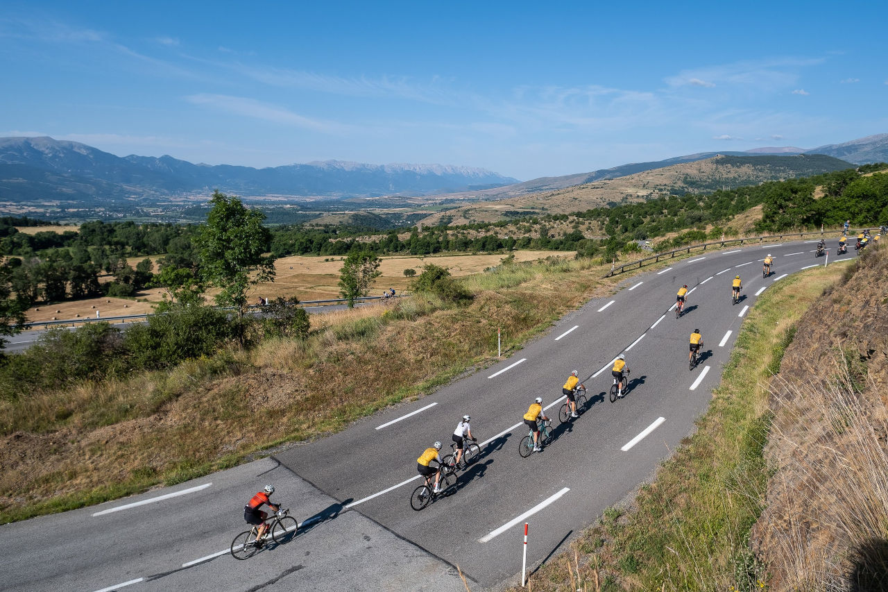 Alp Cerdanya Cycle Tour: La renovada Alpinum TotalEnergies con Indurain y Chavanel